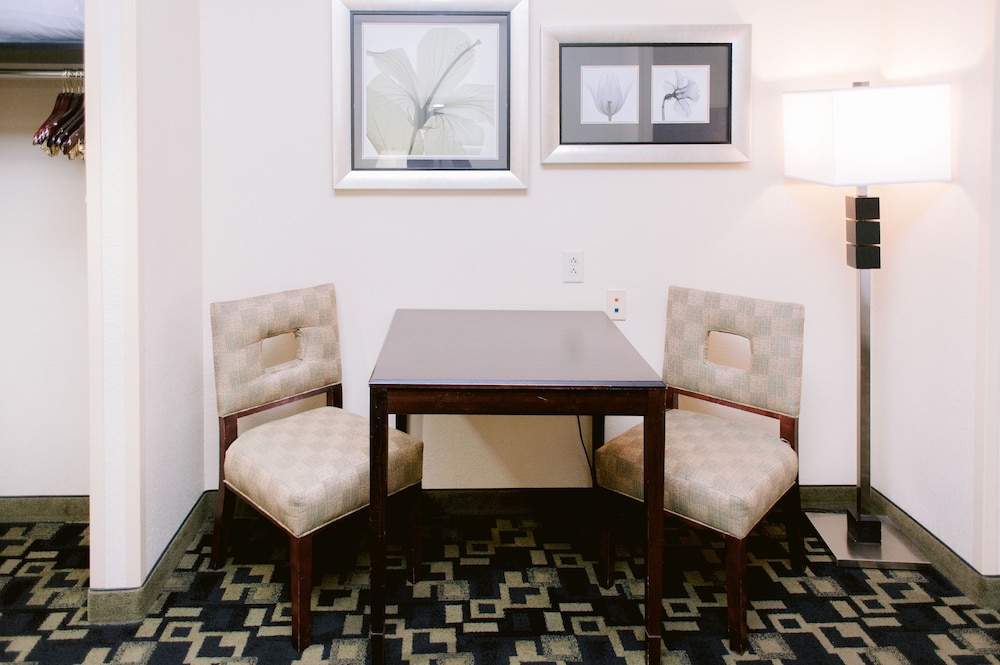 Holiday Inn Express Hotel & Suites Raleigh SW NC State an IHG Hotel - photo 4