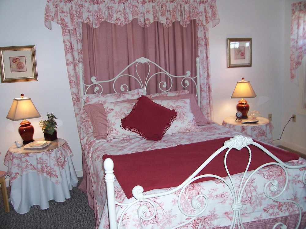 Camelot Restaurant & Inn - photo 9