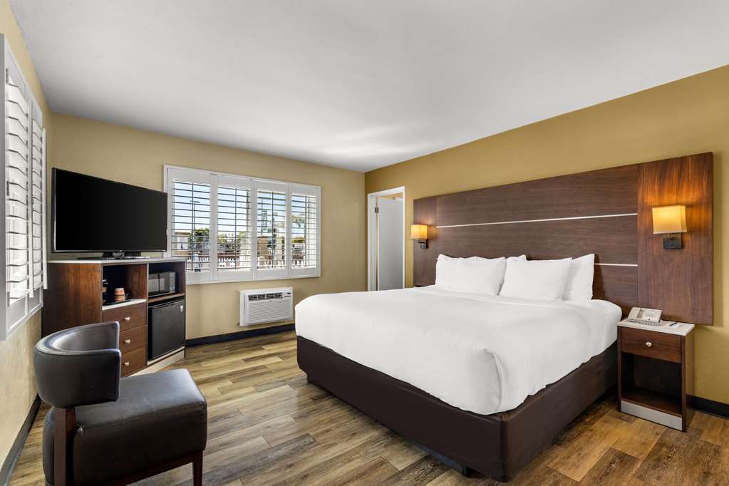 Comfort Inn San Diego Airport At The Harbor - photo 30