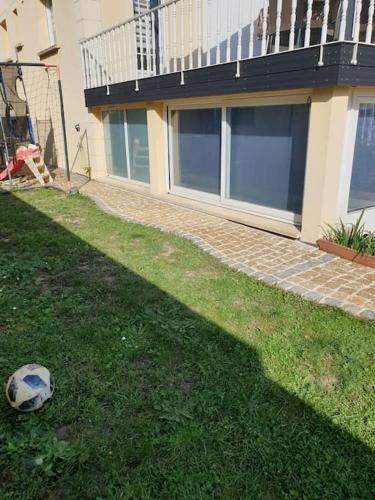 Logement Proche Disneyland Et Paris — hotel in Pomponne