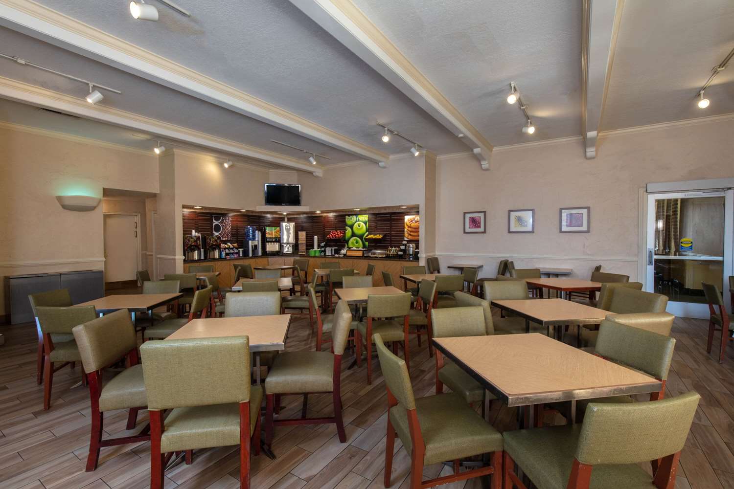 La Quinta Inn and Suites by Wyndham Las Vegas Airport N Conv. - photo 14