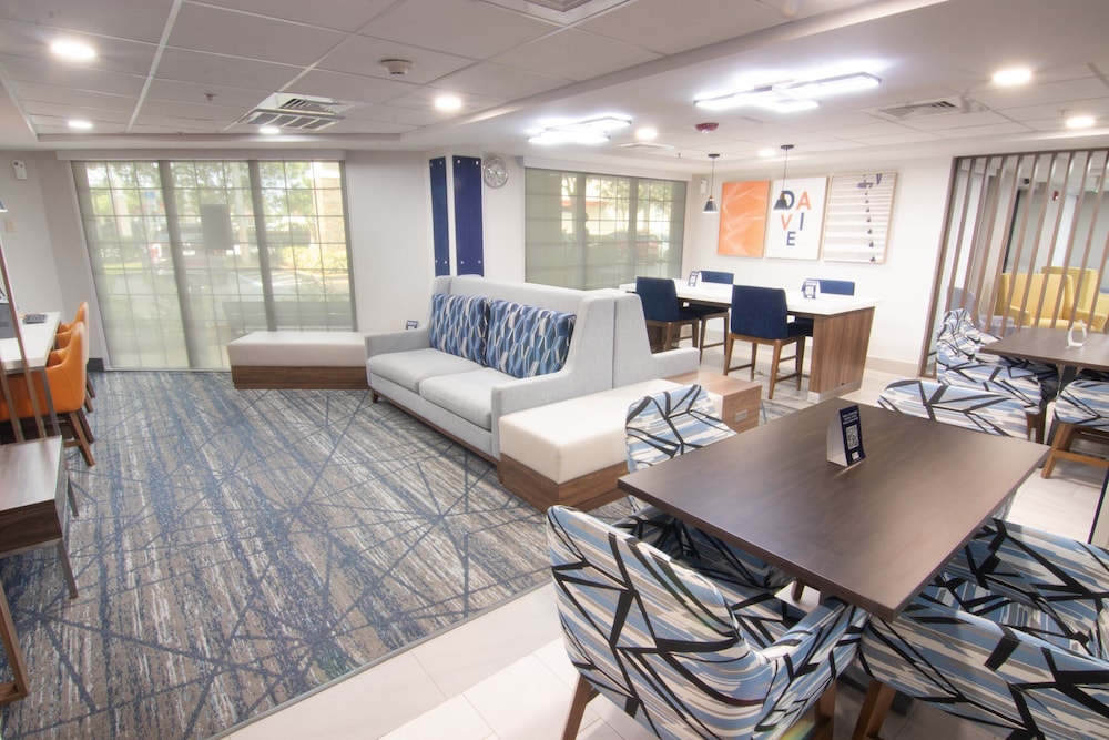 Holiday Inn Express & Suites Ft. Lauderdale Airport West by IHG - photo 65