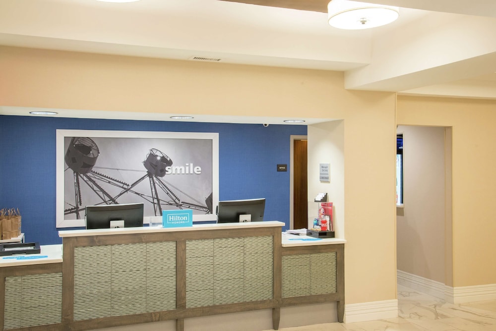 Hampton Inn & Suites Jackson Coliseum - photo 13