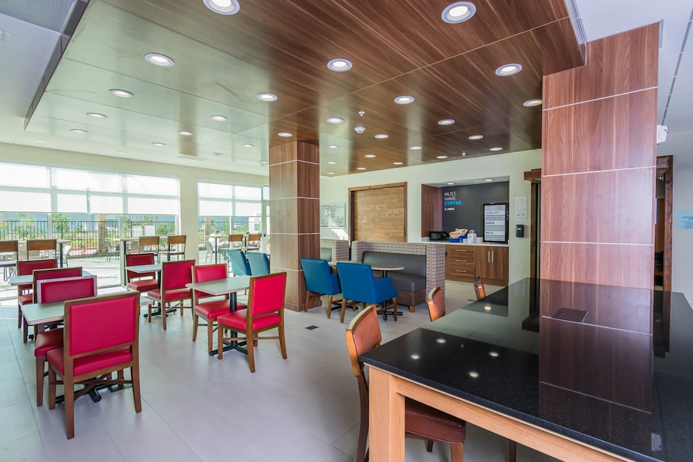 Holiday Inn Express & Suites Houston North I 45 Spring by IHG - photo 27