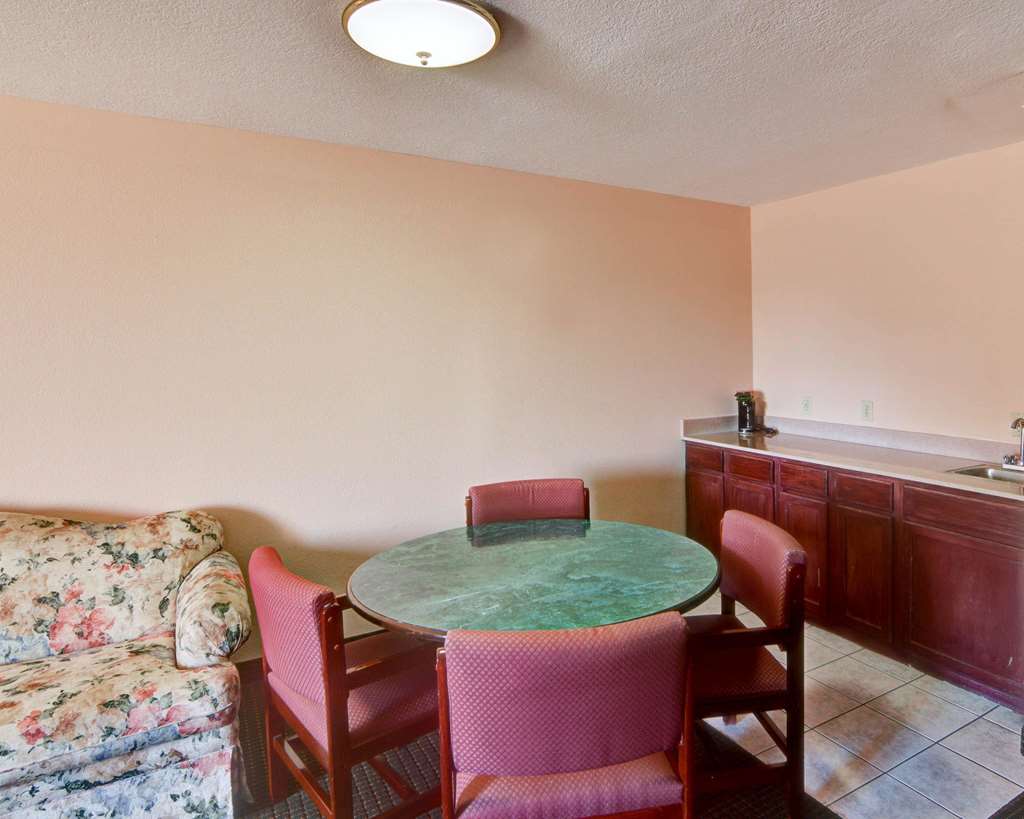 Quality Inn Forest Hill Fort Worth South - photo 19