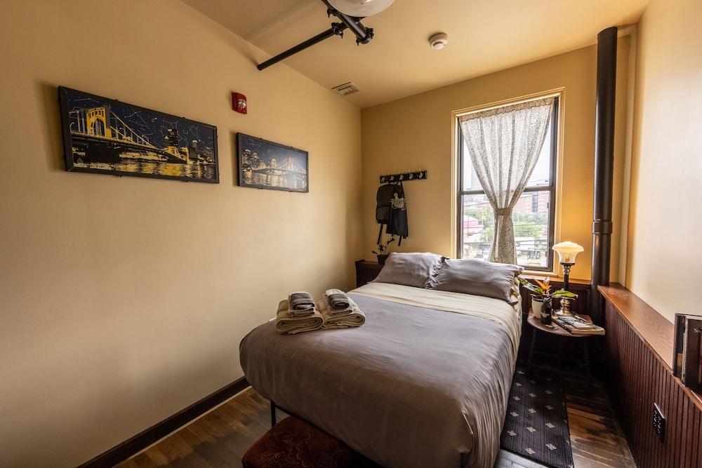 Traveler's Rest Hotel - photo 11