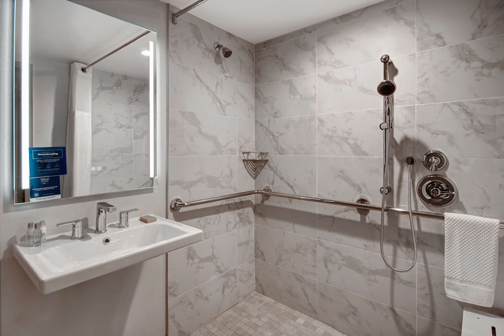 DoubleTree by Hilton LAX El Segundo - photo 25