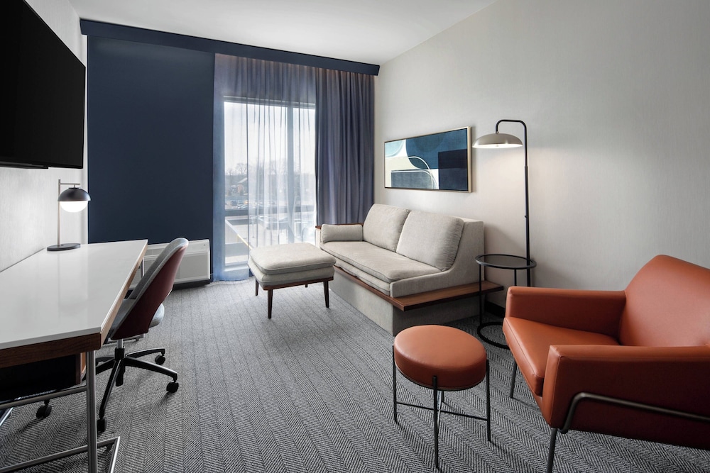 Courtyard by Marriott Lansing Downtown - photo 17