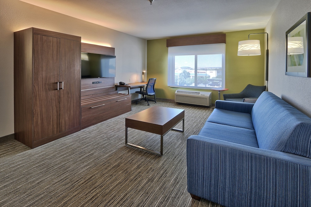 Holiday Inn Express & Suites Albuquerque Historic Old Town by IHG - photo 22