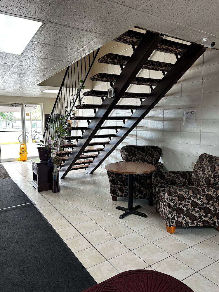 Grand Inn Moorhead - photo 5