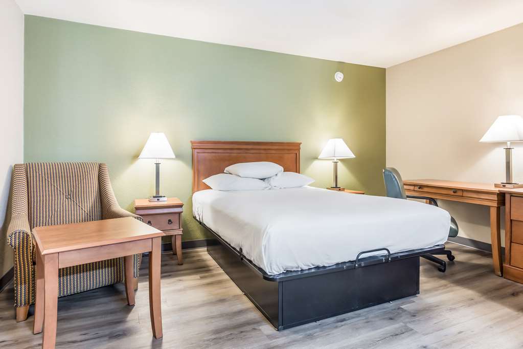 Americas Best Value Inn Lebanon MO - photo 29