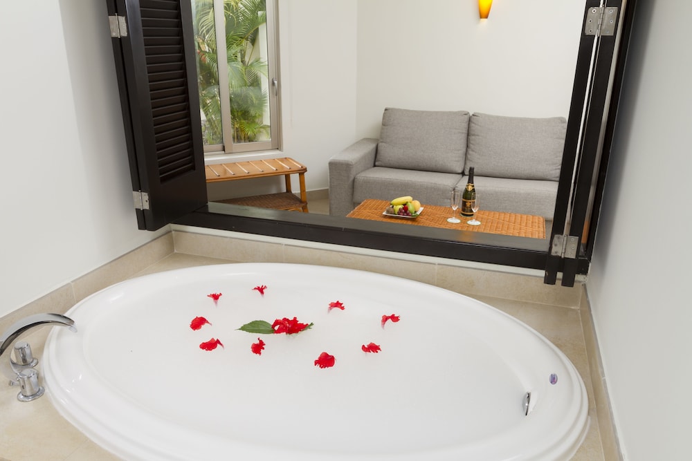 Jetted tub