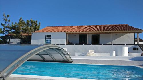 Casa do Avô Cristiano — 4-Star Luxury Hotel in Madalena, Portugal