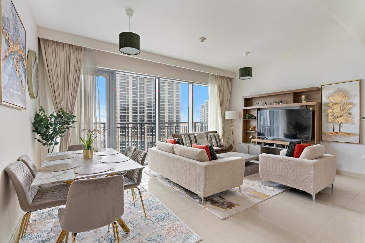 Elegant Creekside 1BR with Panoramic Views — 4-Star Luxury Hotel in Dubai, United Arab Emirates
