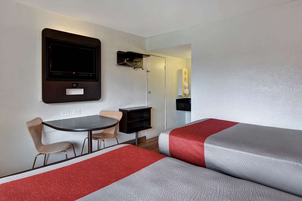 Motel 6 Dania Beach - photo 8