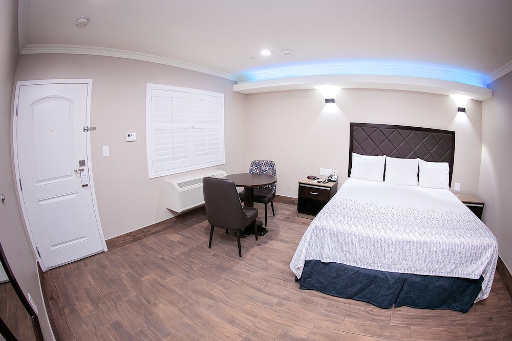 Diamond Bell Inn & Suites - photo 3
