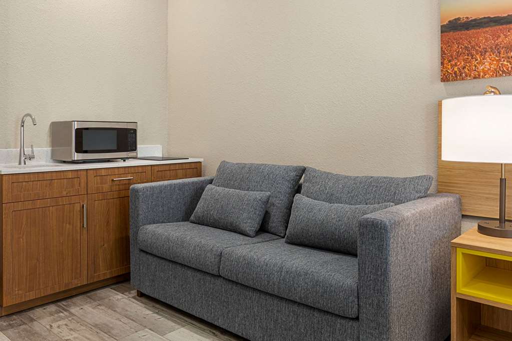Days Inn & Suites by Wyndham Greater Tomball - photo 17