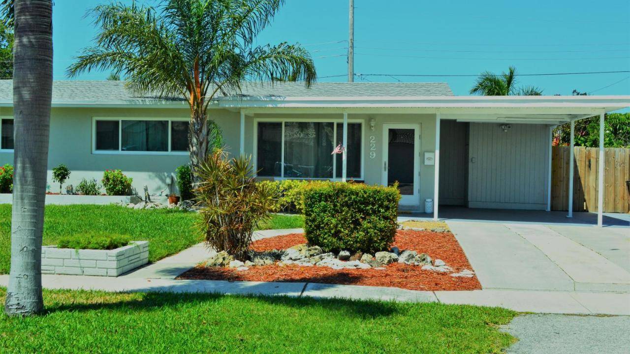 Private Heated Pool Resort Style Home Minutes From the Beach - photo 42