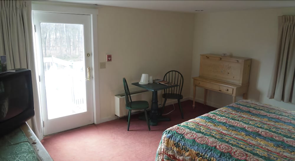 The Mountaineer Inn at Stowe - photo 4