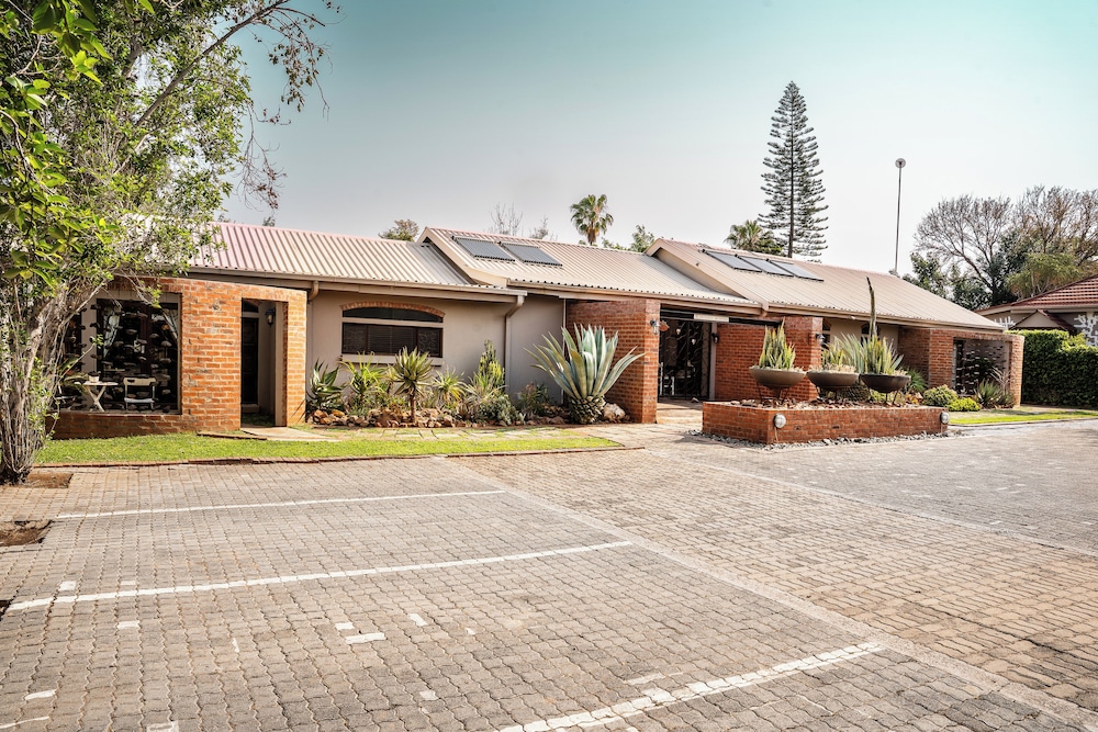 Klip en Kristal Guest House — 4-Star Luxury Hotel in Bela Bela, South Africa