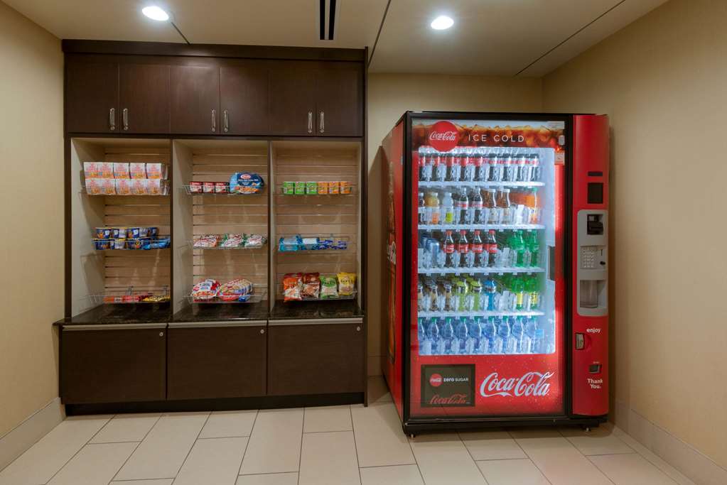 La Quinta Inn & Suites by Wyndham Columbus Grove City - photo 63