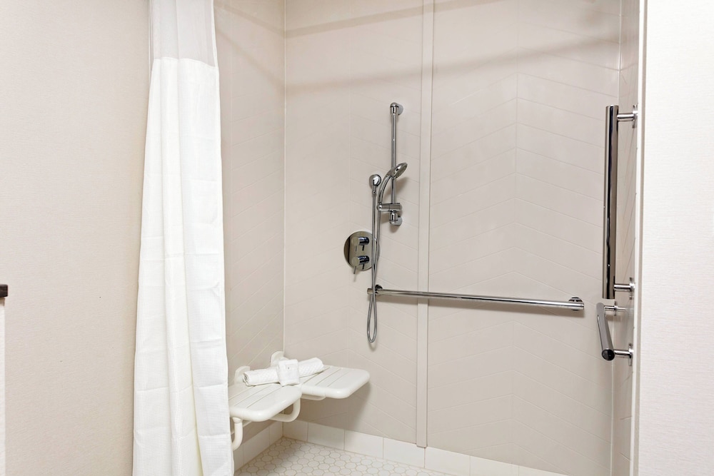 Fairfield by Marriott Port Clinton Waterfront - photo 10