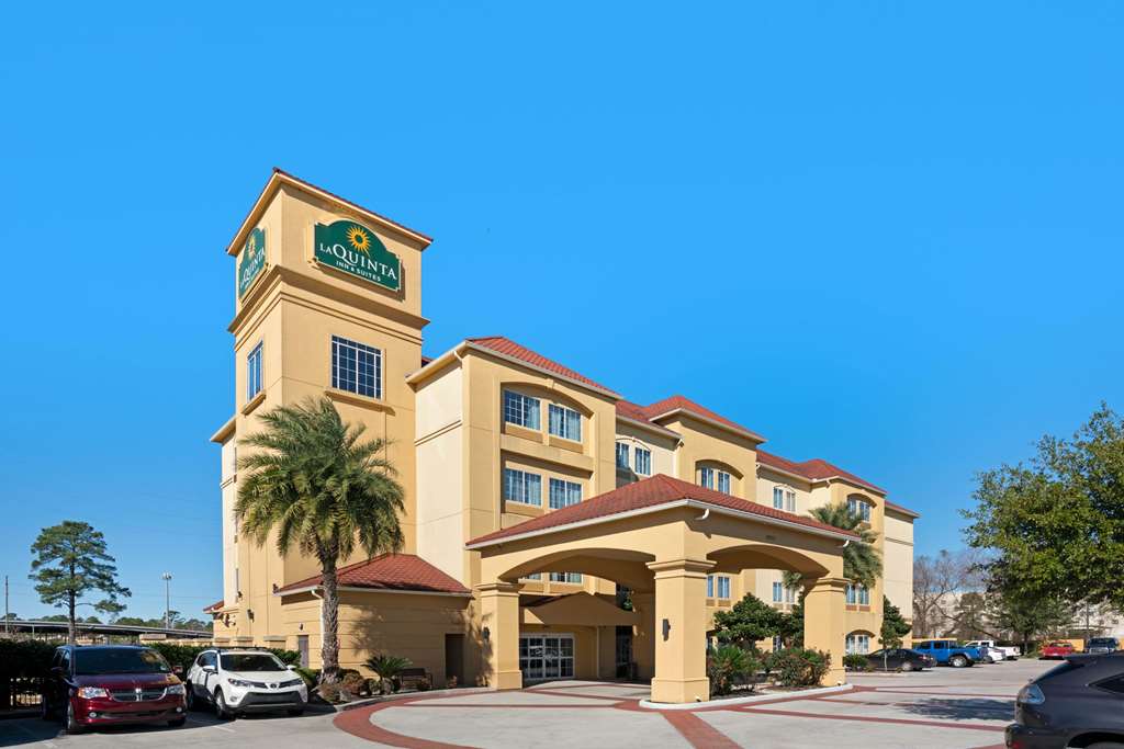 La Quinta Inn & Suites by Wyndham Houston Bush Intl Airpt E - featured photo