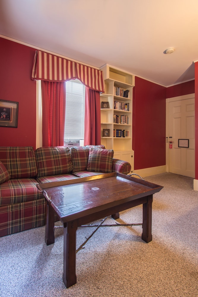 The Lincklaen House - photo 9