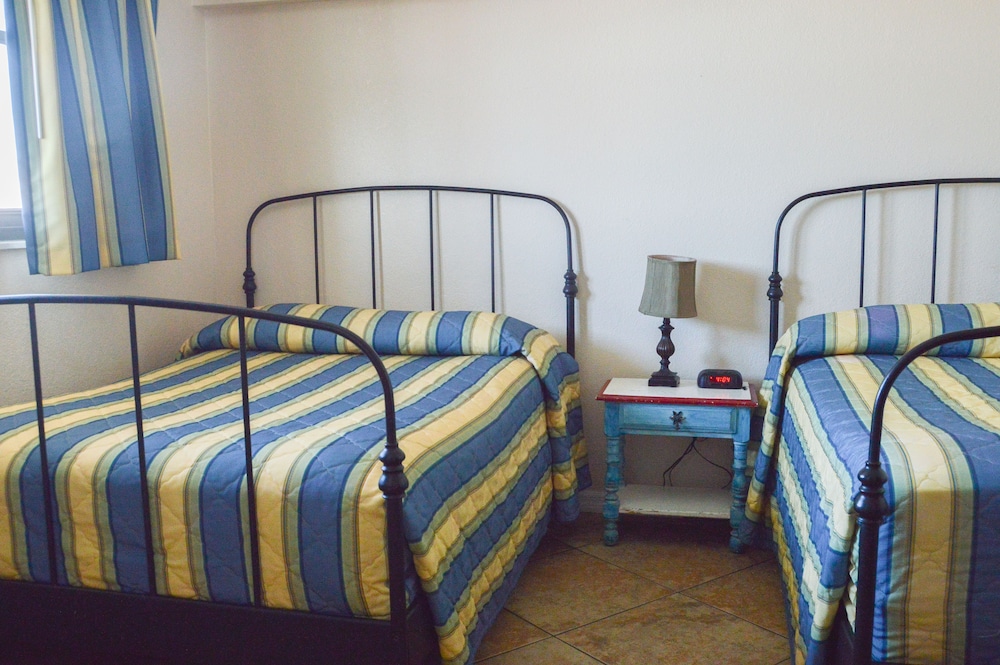 Hawaiian Inn Resort - photo 2