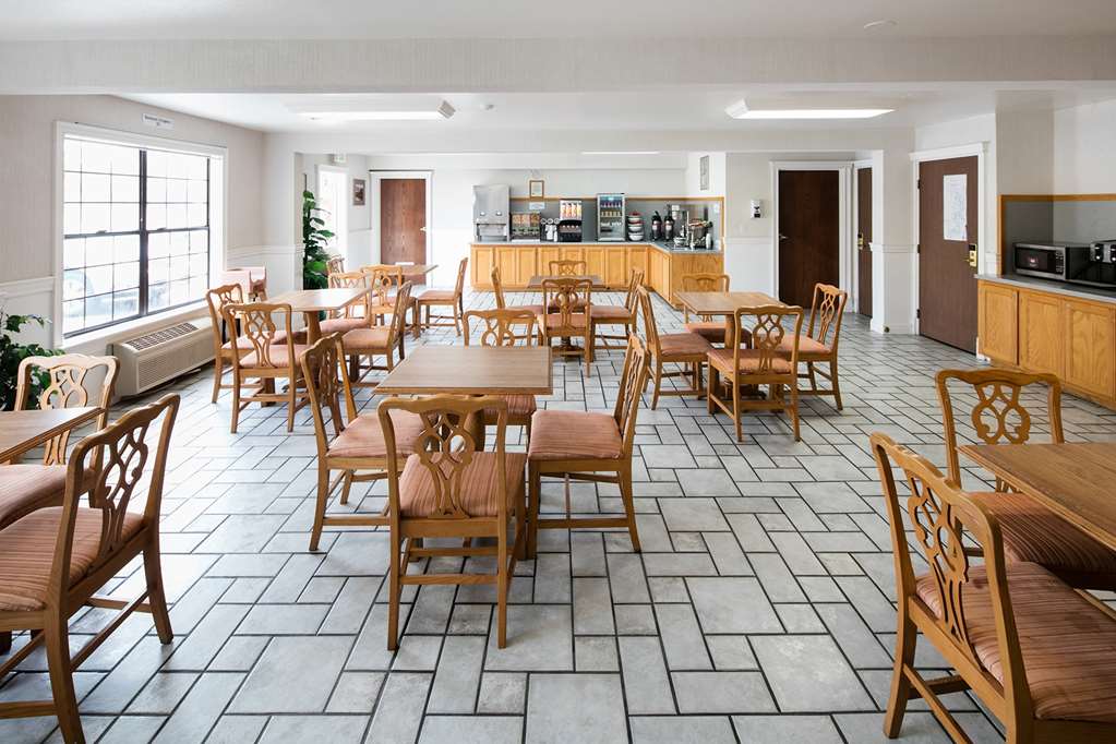 Red Lion Inn & Suites Auburn - photo 13