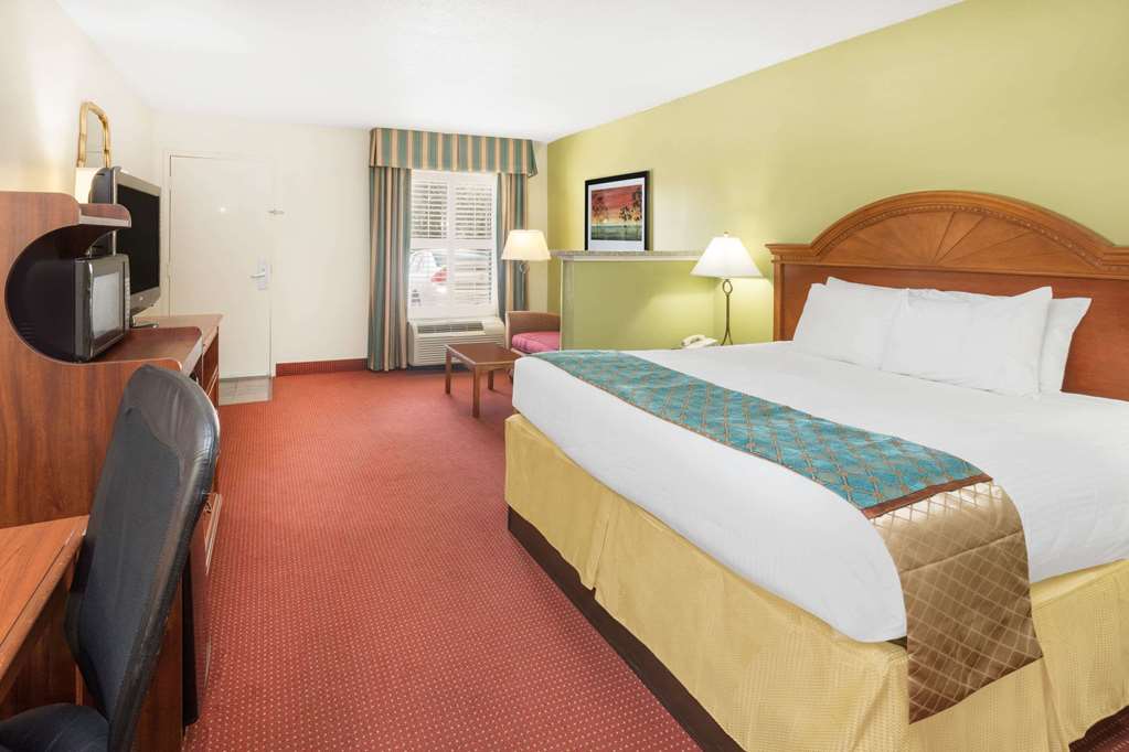 Baymont by Wyndham Orangeburg North - photo 9