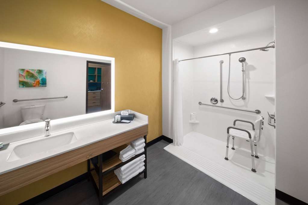 La Quinta Inn & Suites by Wyndham El Paso East Loop 375 - photo 3