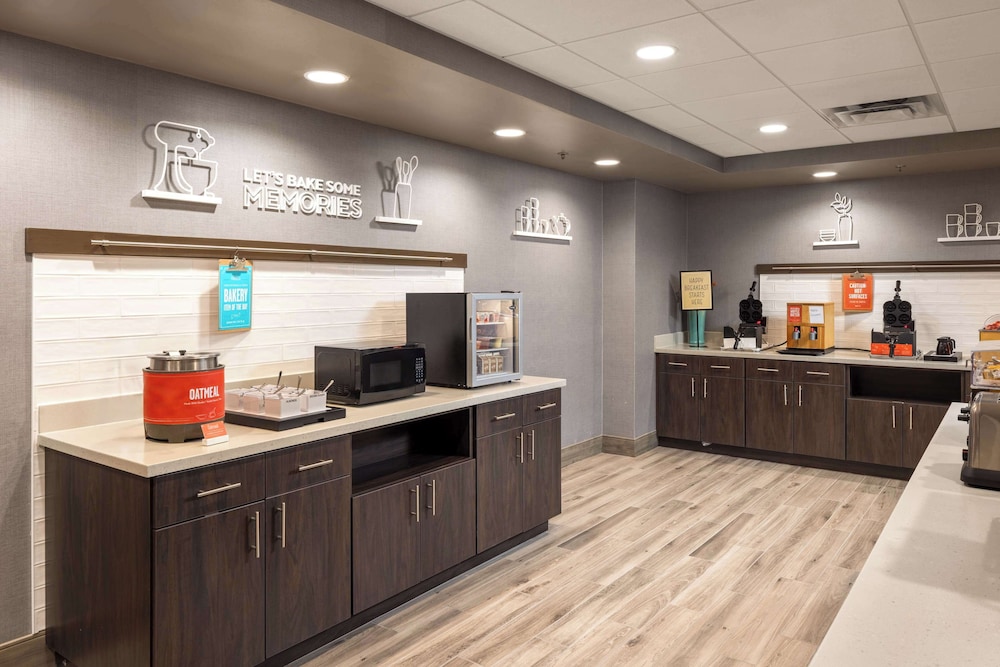 Hampton Inn & Suites Manteca - photo 48