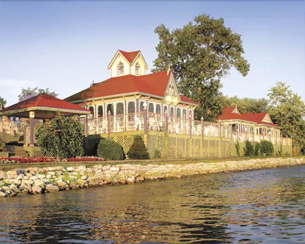 Fern Resort — hotel in Orillia