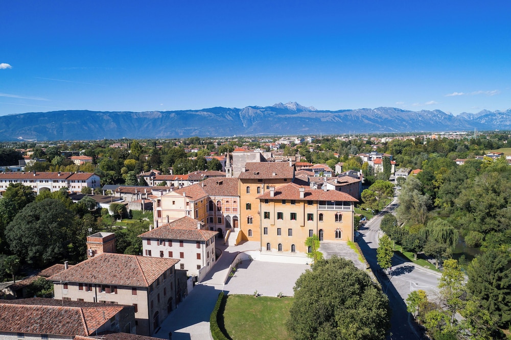 Castello di Porcìa Residence Agrituristico — 4-Star Luxury Hotel in Porcia, Italy