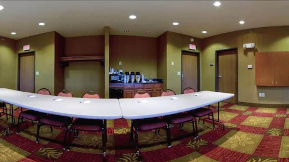 Holiday Inn Express & Suites Sioux Center by IHG - photo 37