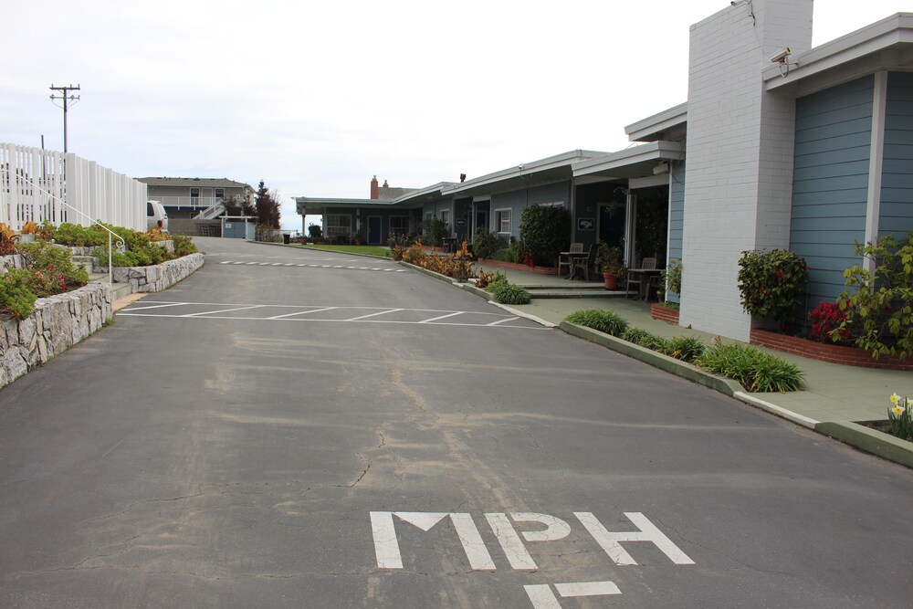 Edgewater Beach Inn - photo 65