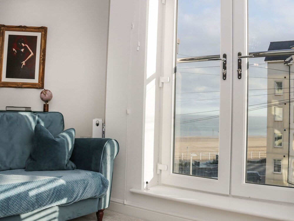 Beach House — 4-Star Luxury Hotel in Colwyn Bay, United Kingdom