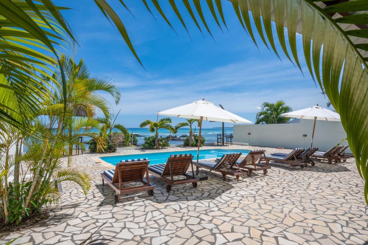 Beachfront Vista 20145523 — Triolet