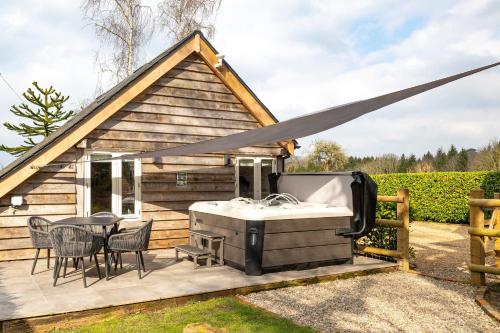 Oak Tree Hideaway in Whitchurch, United Kingdom