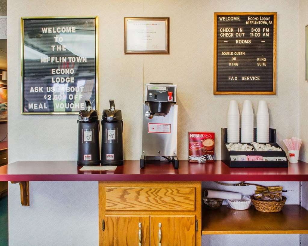 Econo Lodge Mifflintown - photo 15