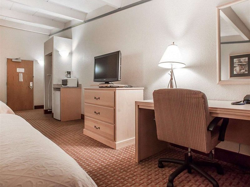 Quality Inn Lake of the Ozarks - photo 15