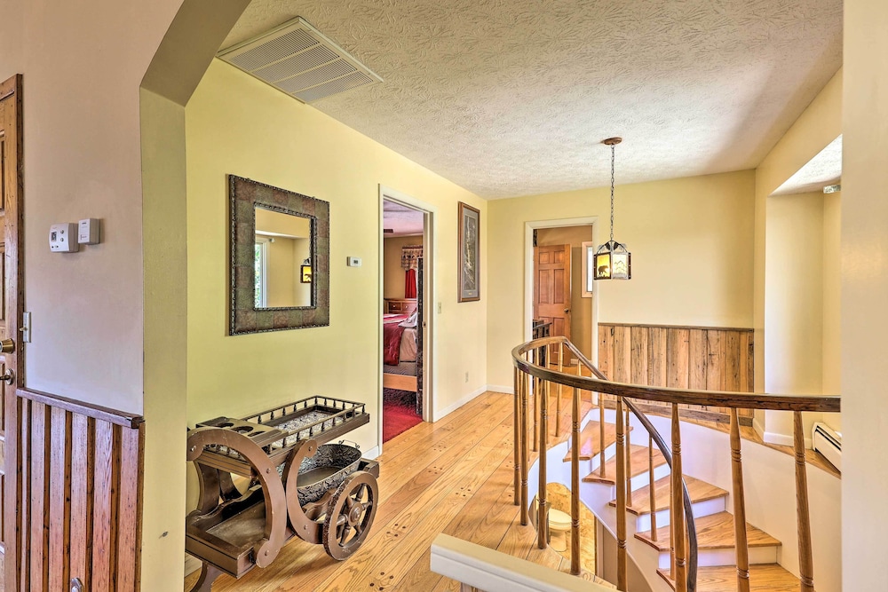 40 acre Mtn view Retreat w Hot Tub in Banner Elk in Banner Elk, United States