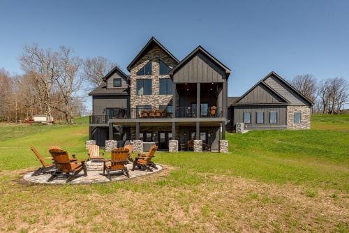 The Crooked Oak Lodge Deep Creek Indoor Pool Hot Tub Dogs Welcome — 4-Star Luxury Hotel in Swanton, United States