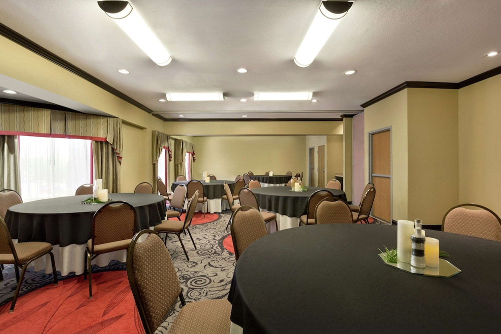 Hampton Inn & Suites Houston Clear Lake Nasa Area - photo 55