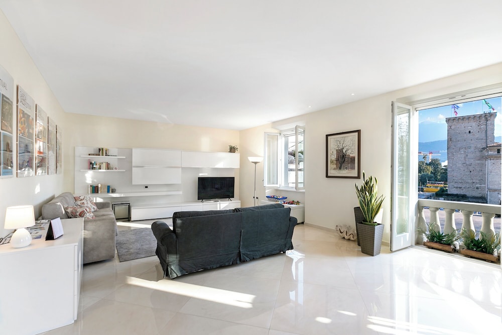 Life & View Luxury Apartment — 4-Star Luxury Hotel in Riva Del Garda, Italy