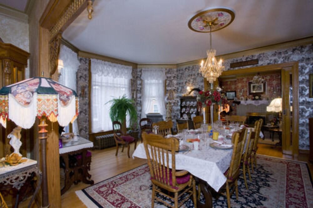 Port City Victorian Inn - photo 9