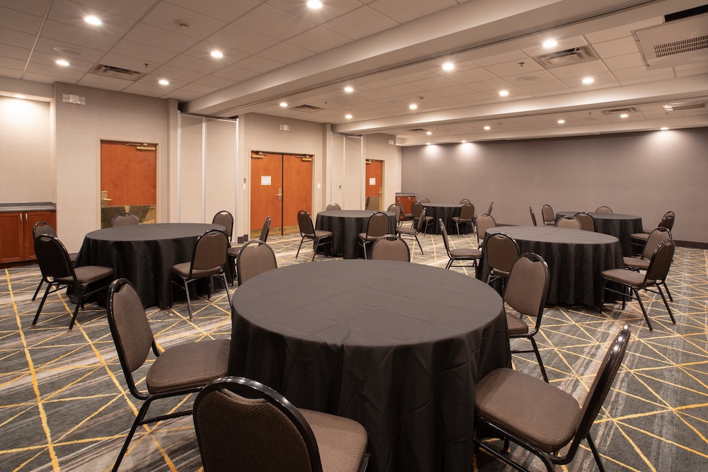 Holiday Inn & Suites Goodyear West Phoenix Area by IHG - photo 50