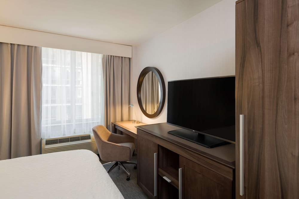 Hampton Inn Manhattan Times Square South - photo 19