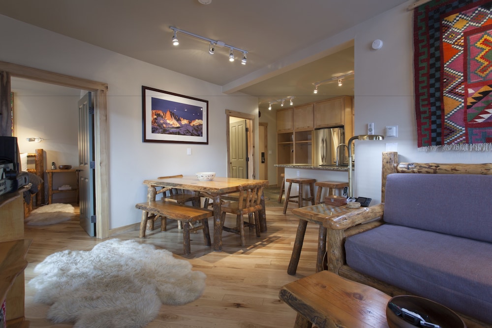 Juniper Springs Lodge by Mammoth Five Star — 4-Star Luxury Hotel in Mammoth Lakes, United States